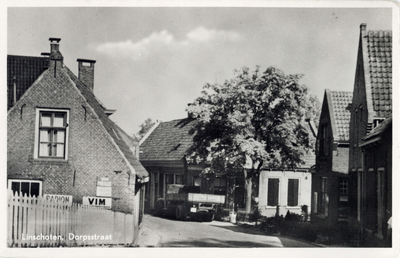 11361 Gezicht in de Dorpsstraat met bebouwing te Linschoten uit het zuiden.N.B. De gemeente Linschoten is per 1 januari ...